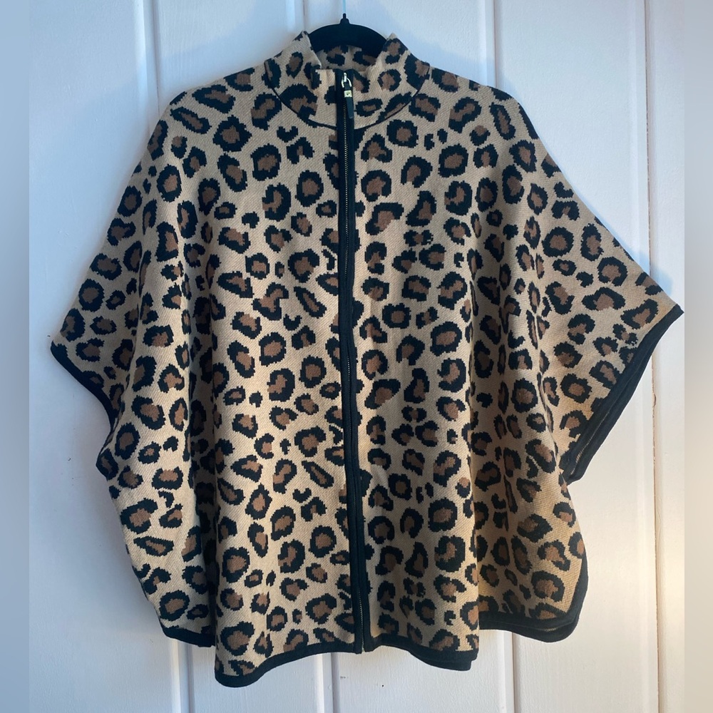 Tahari Tan and Black Animal Print Cape szSmall/medium